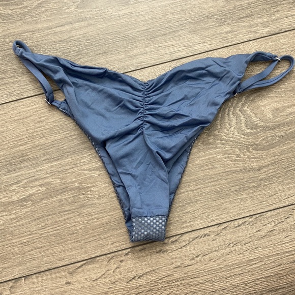 Blue life bikini small top and bottom - Picture 3 of 6